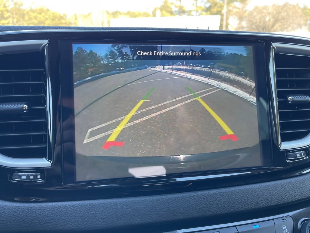 Used 2024 Chrysler Pacifica Touring-L image 11