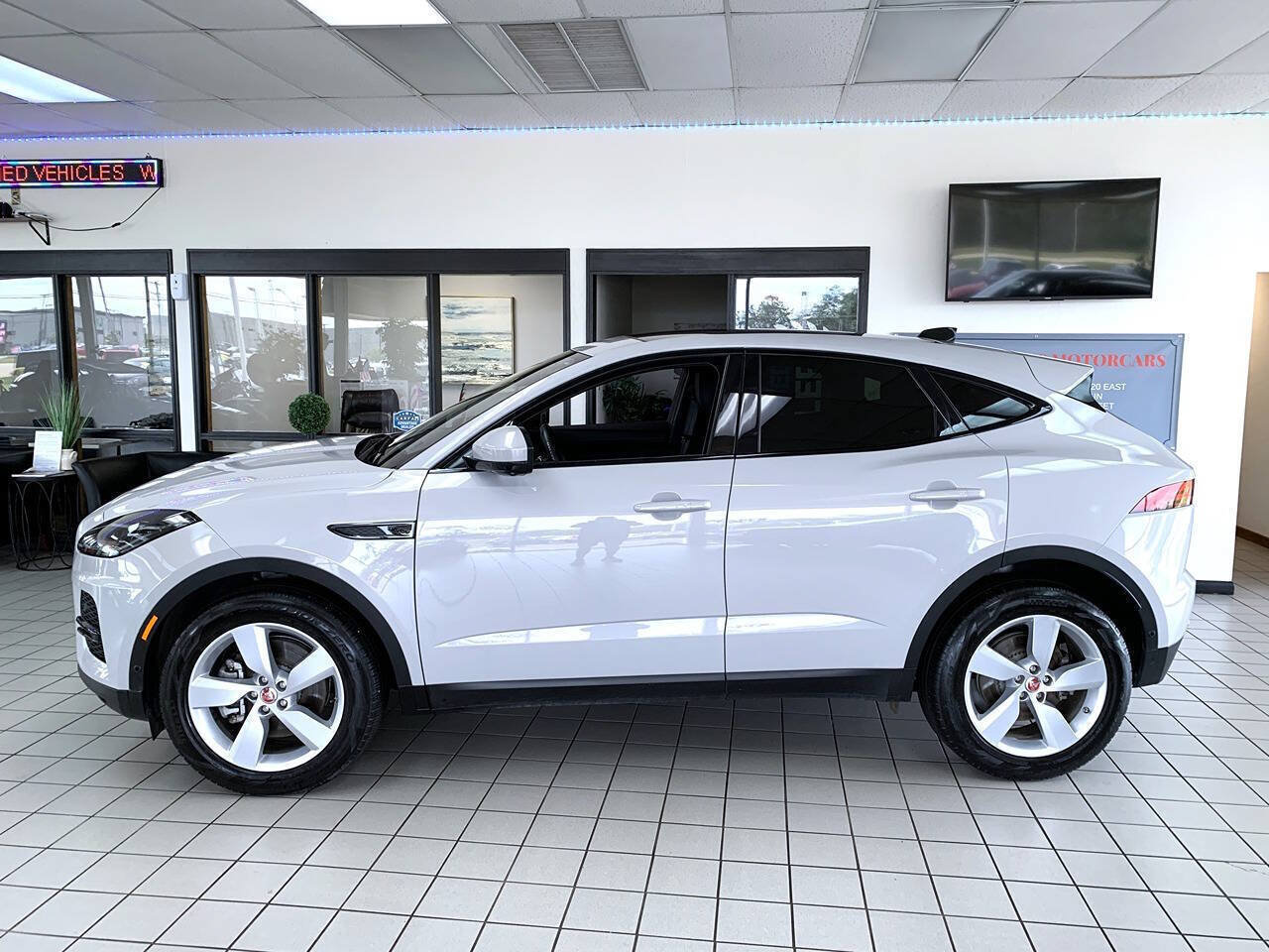 Used 2021 Jaguar E-PACE SE AWD/4WD image 3