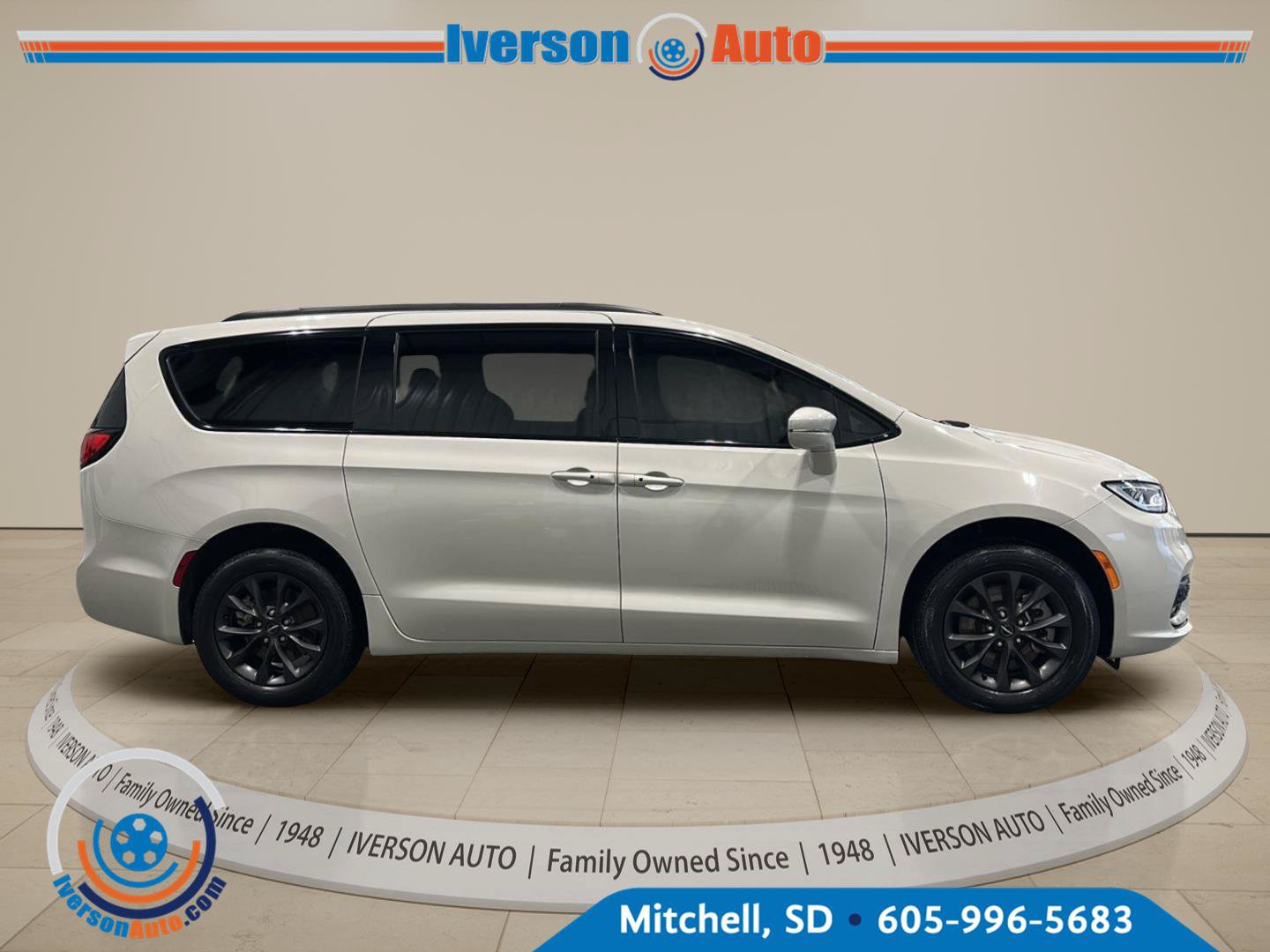 Used 2021 Chrysler Pacifica Touring-L w/ S Appearance Package AWD/4WD image 8