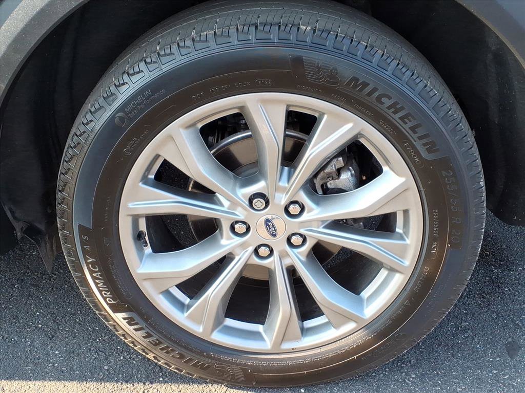 Used 2022 Ford Explorer XLT w/ Equipment Group 202A image 8