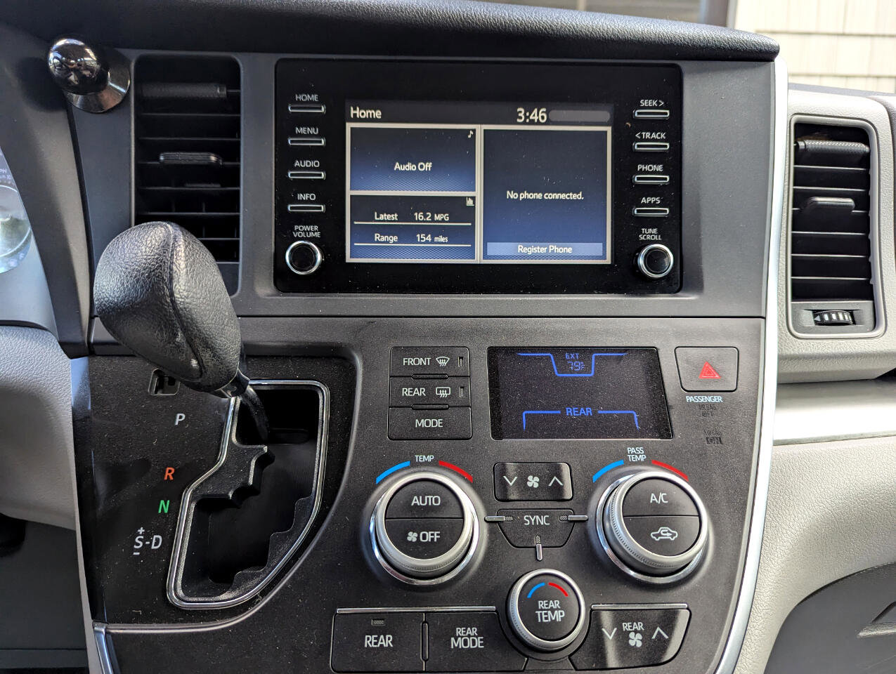 Used 2018 Toyota Sienna L image 18