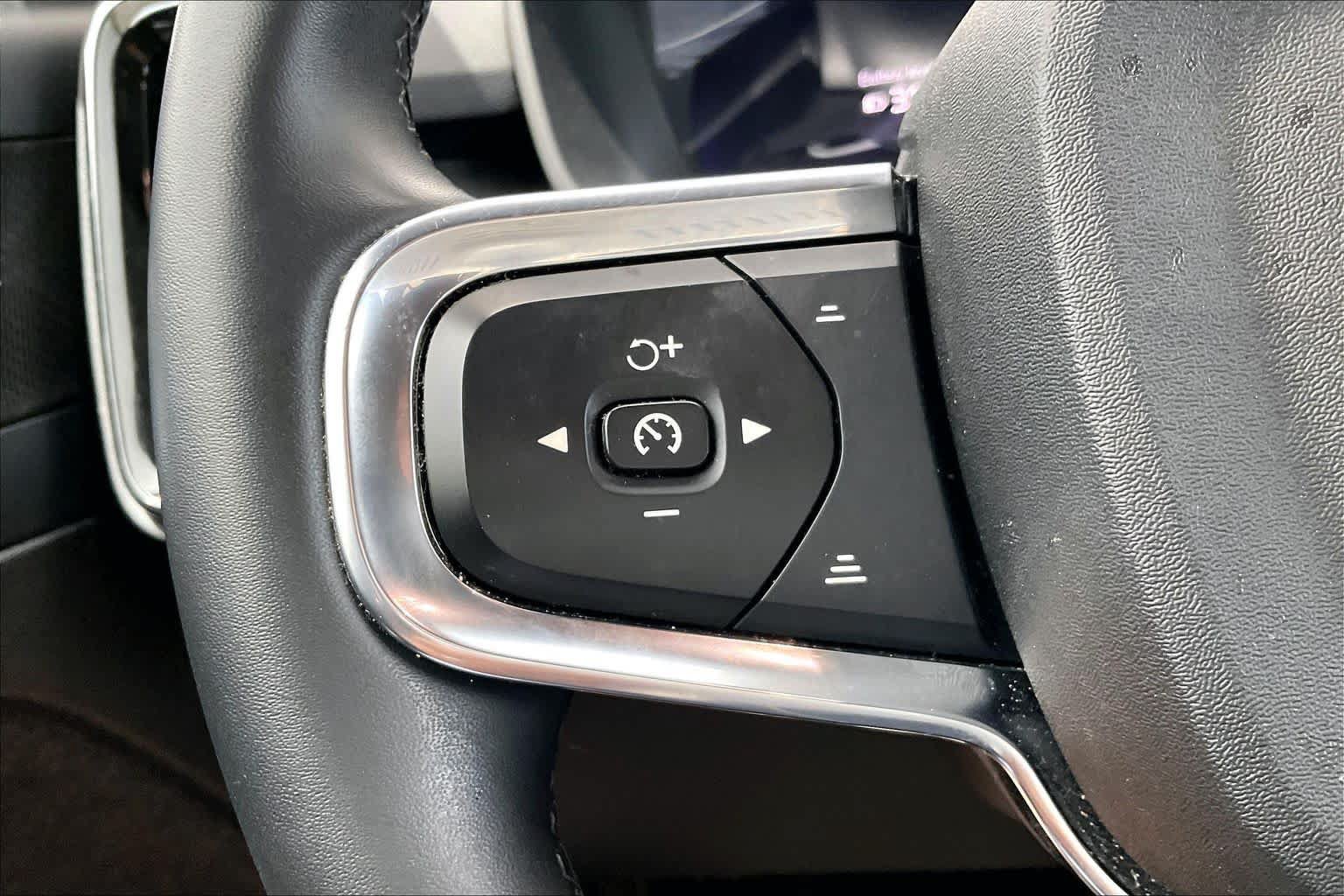 Used 2023 Volvo XC40 Recharge Ultimate AWD/4WD image 22