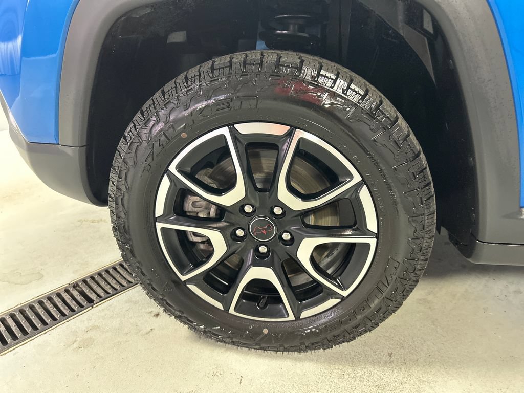 Used 2025 Jeep Compass Trailhawk w/ Trailhawk Elite Group AWD/4WD image 9