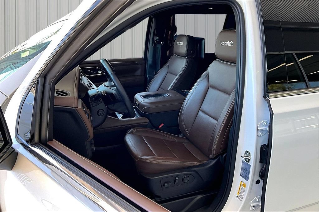 Used 2023 Chevrolet Suburban High Country w/ Premium Package AWD/4WD image 16