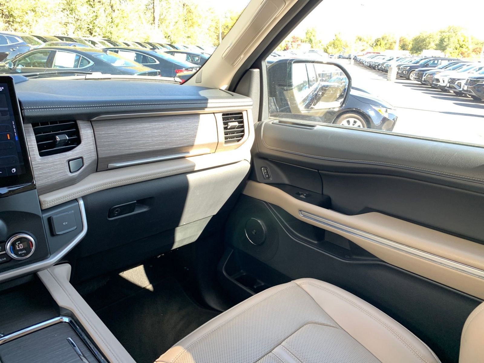 Used 2024 Ford Expedition Limited AWD/4WD image 35