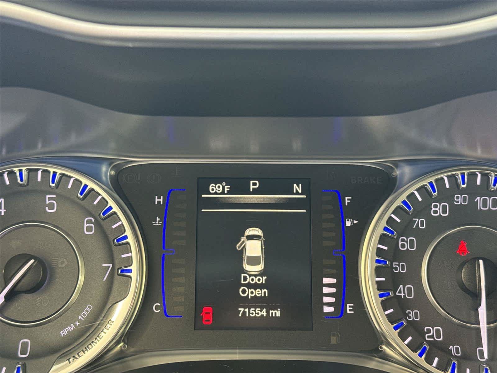 Used 2016 Chrysler 200 Limited FWD image 29