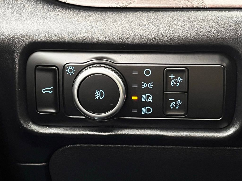 Used 2023 Ford Explorer Platinum w/ Technology Package image 25