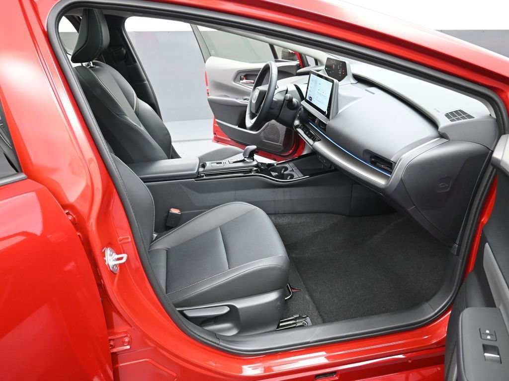 Used 2025 Toyota Prius XLE image 32