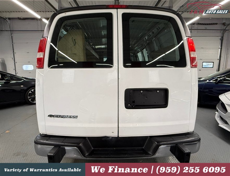 Used 2018 Chevrolet Express 2500 w/ Driver Convenience Package RWD image 9