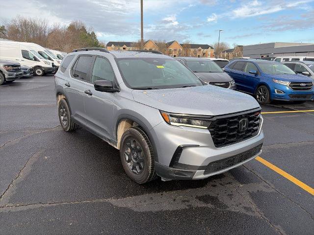 Used 2023 Honda Pilot TrailSport image 3