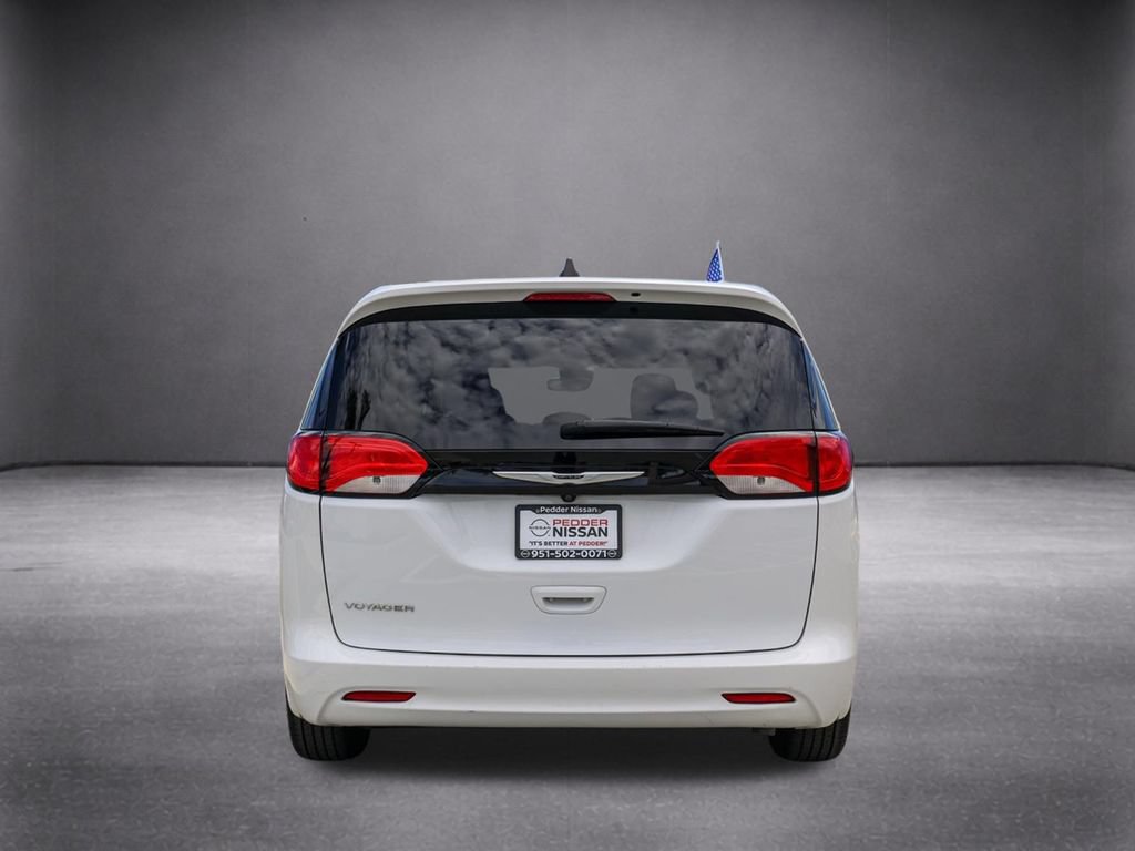 Used 2024 Chrysler Voyager LX FWD image 6