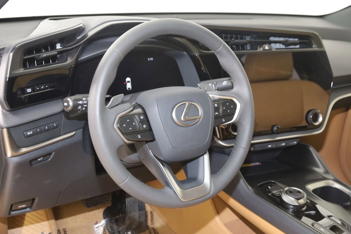 Used 2024 Lexus RZ 450e Premium w/ Technology Package AWD/4WD image 6