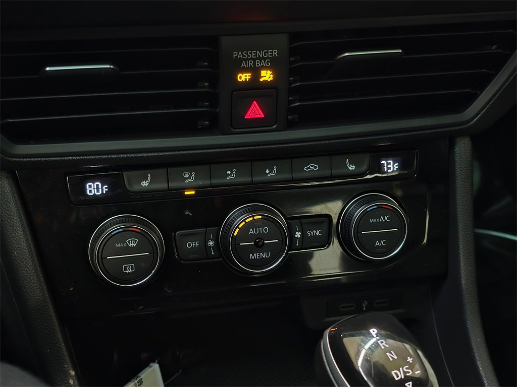 Used 2023 Volkswagen Jetta SE w/ Panoramic Sunroof Package image 29