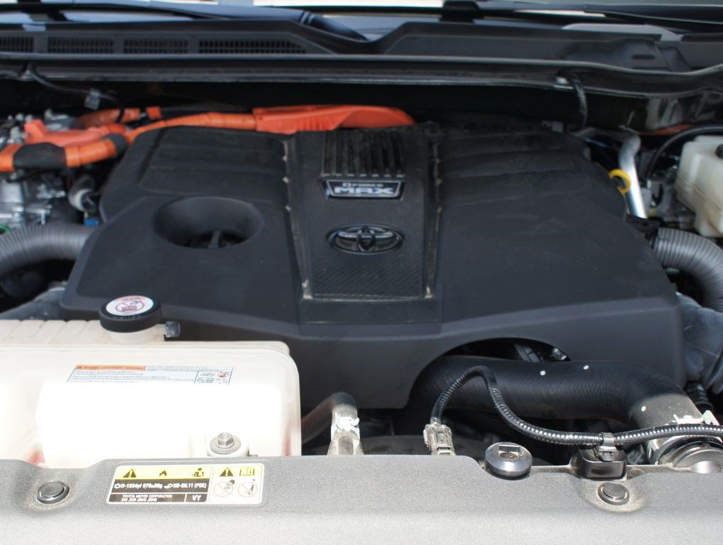 Used 2023 Toyota Sequoia Platinum AWD/4WD image 29