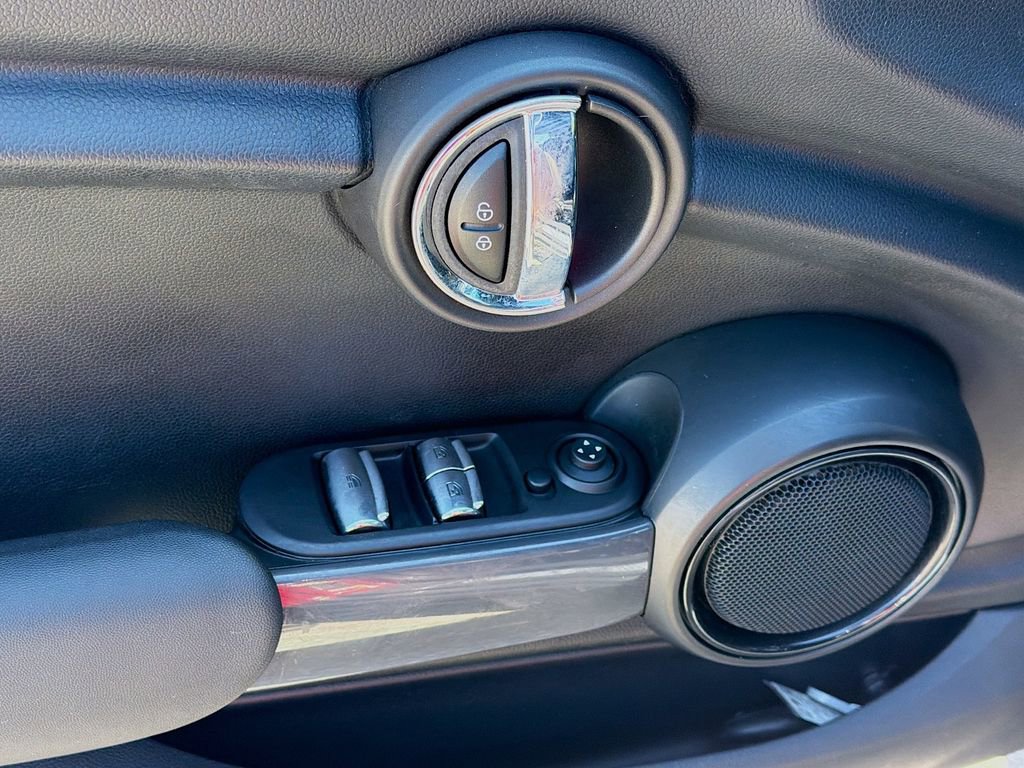 Used 2019 MINI Cooper Convertible w/ Signature Upholstery Package image 21