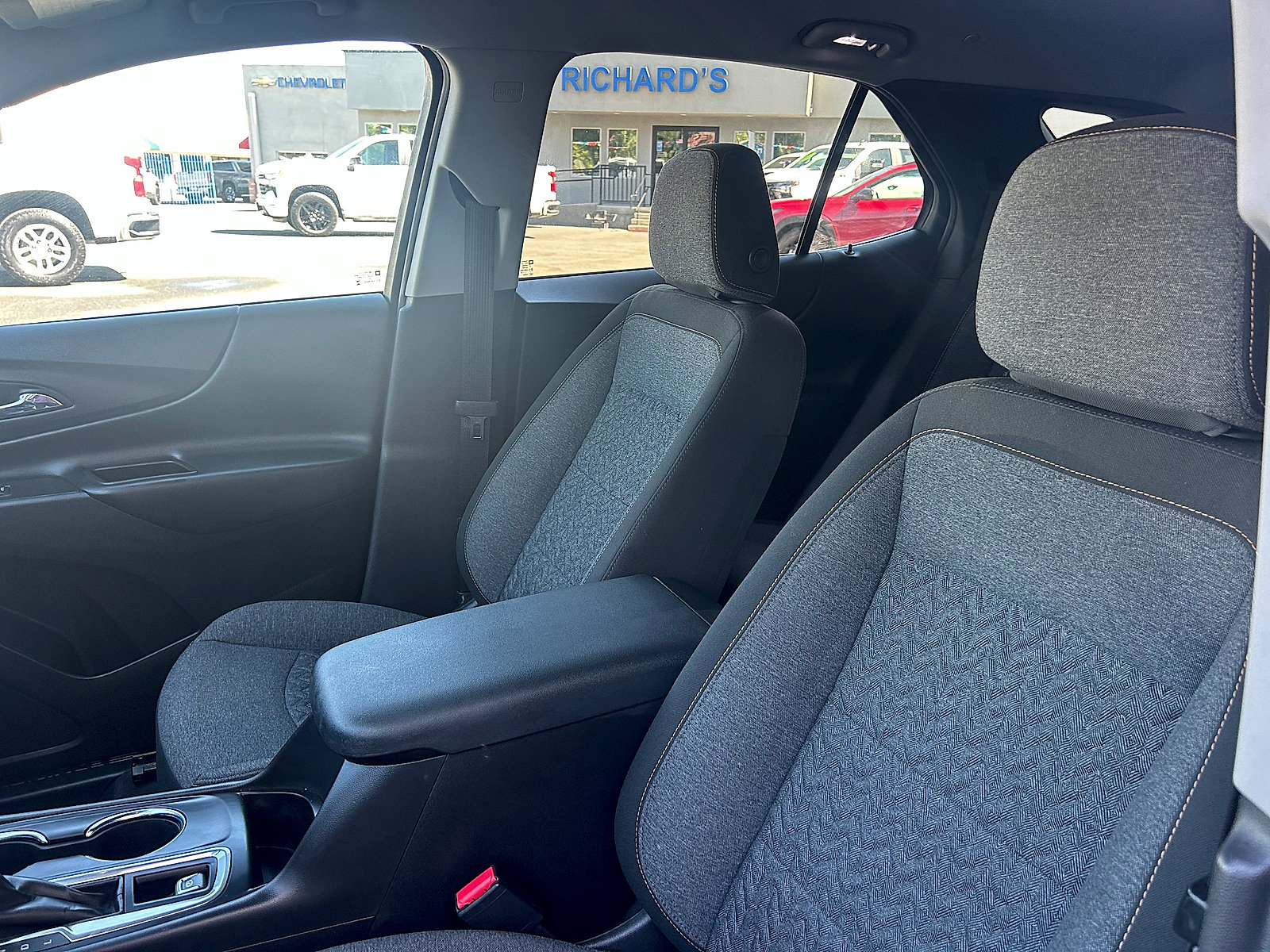 Used 2023 Chevrolet Equinox LT FWD image 10