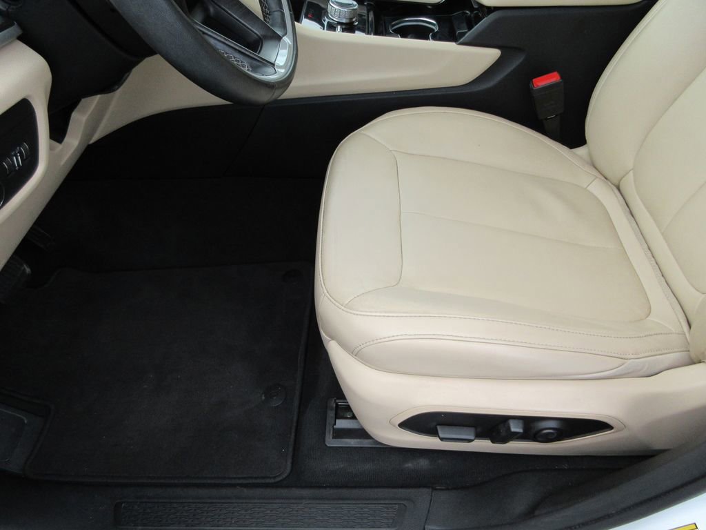 Used 2022 Jeep Grand Cherokee L Limited w/ Black Appearance Package AWD/4WD image 22