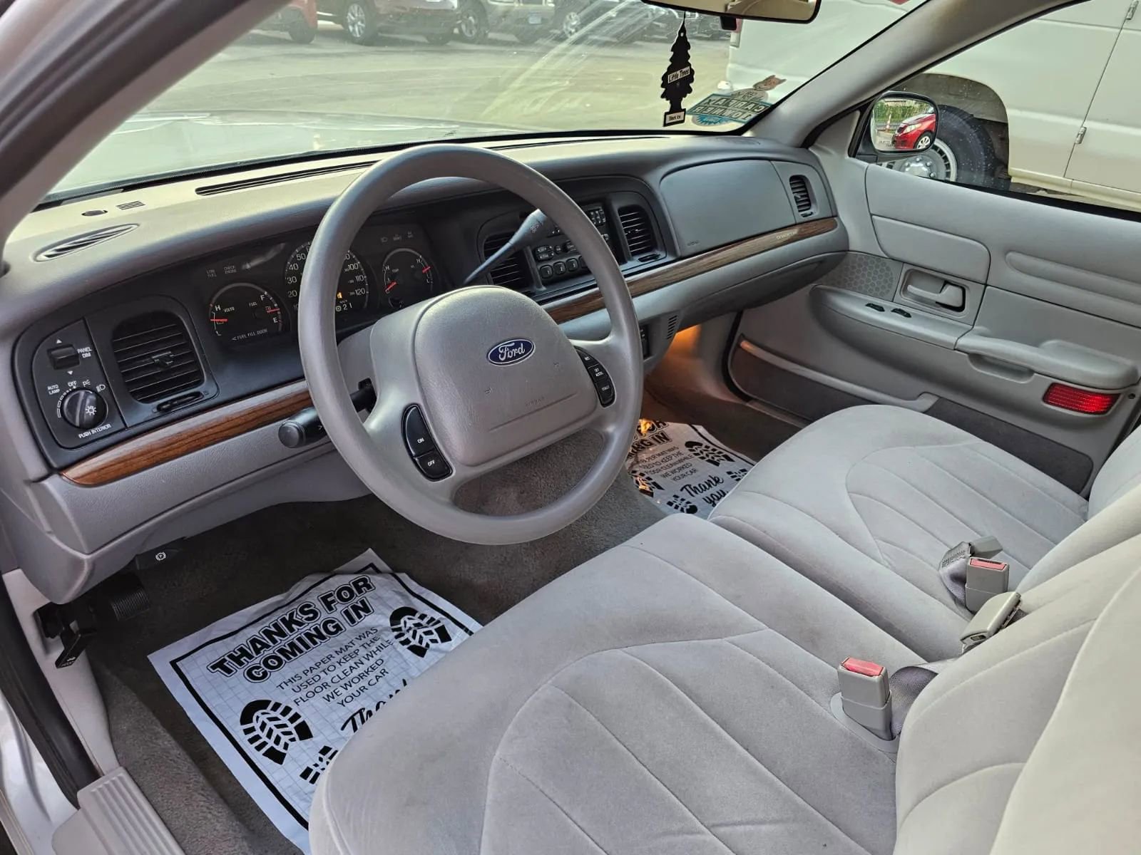 Used 2001 Ford Crown Victoria RWD image 7