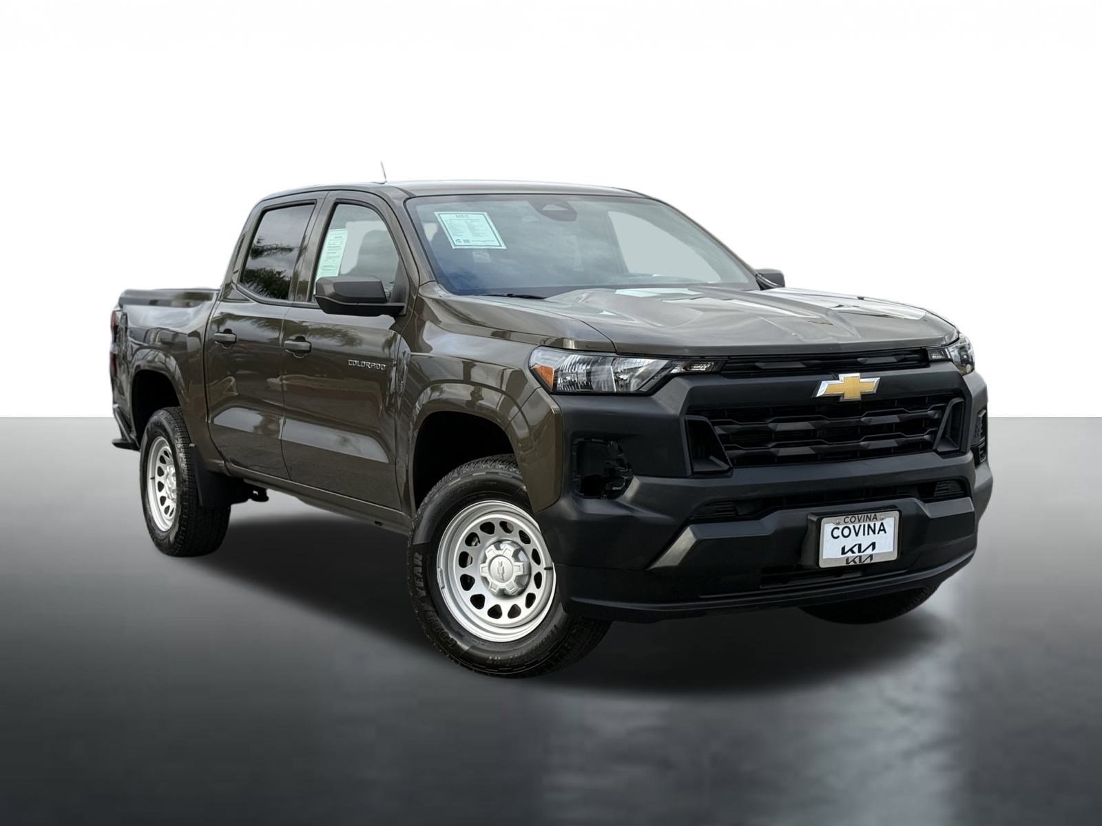 Used 2024 Chevrolet Colorado W/T image 2