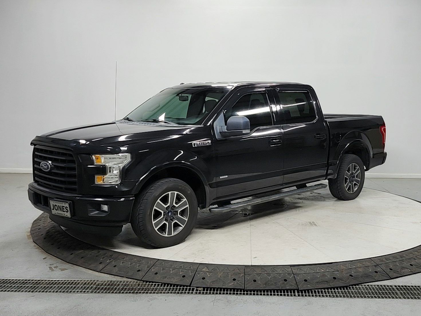 Used 2015 Ford F150 XLT w/ Equipment Group 301A Mid RWD image 3