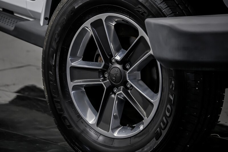 Used 2012 Jeep Wrangler Unlimited Sahara w/ Connectivity Group AWD/4WD image 3