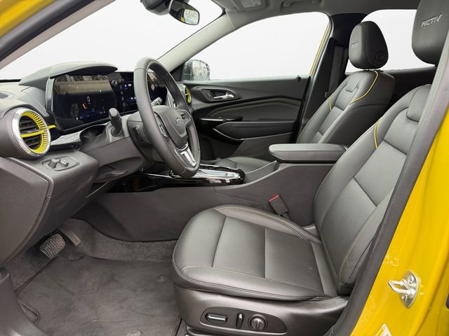 Used 2025 Chevrolet Trax ACTIV w/ Sunroof Package image 9