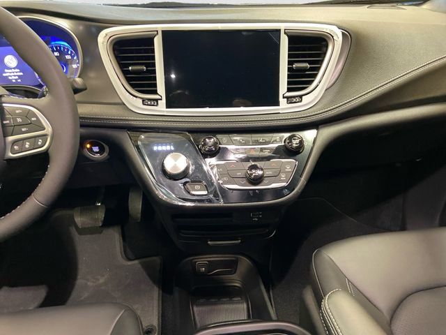 New 2026 Chrysler Pacifica Select image 12