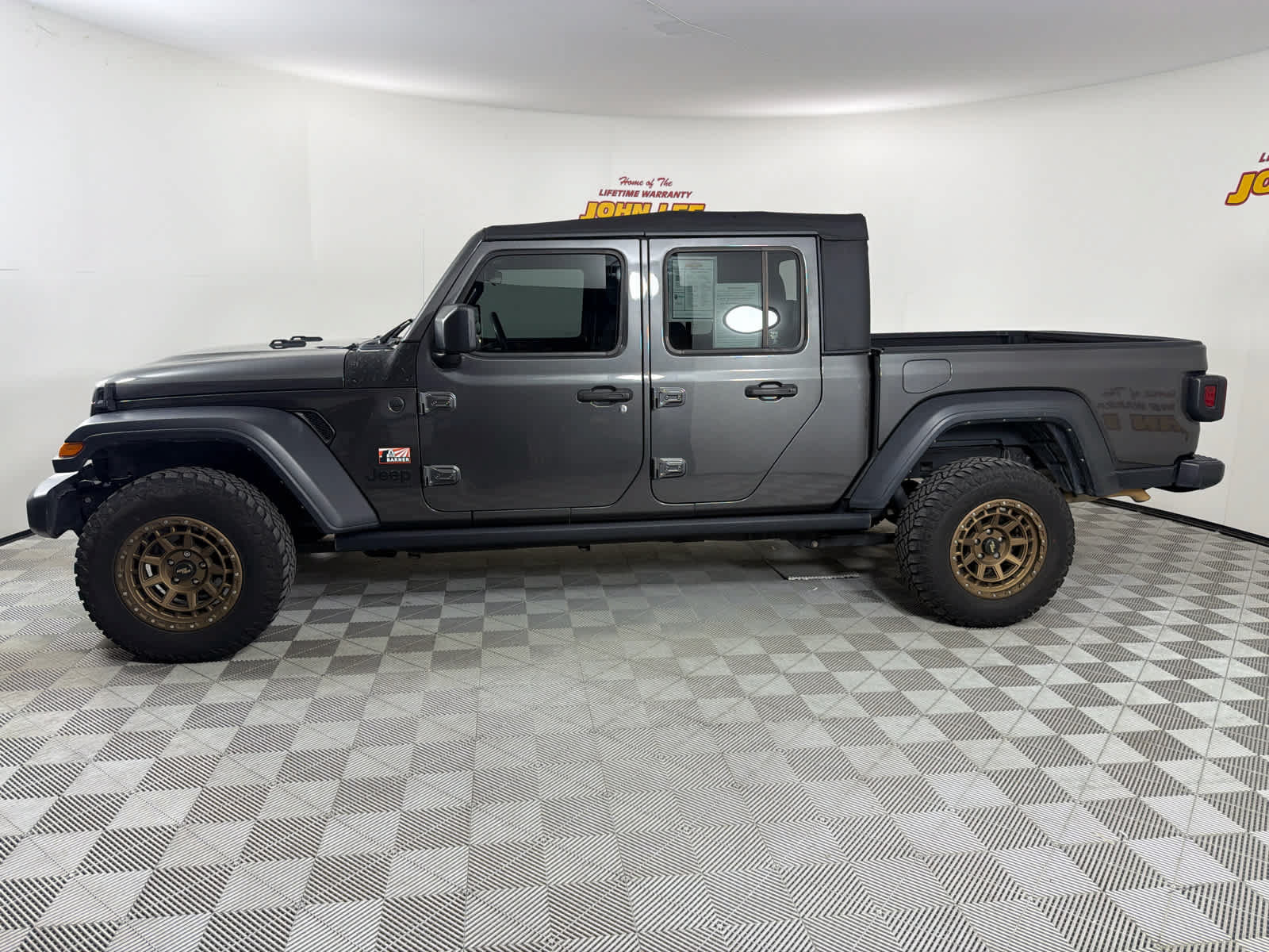 Used 2023 Jeep Gladiator Sport w/ Trailer Tow Package AWD/4WD image 2