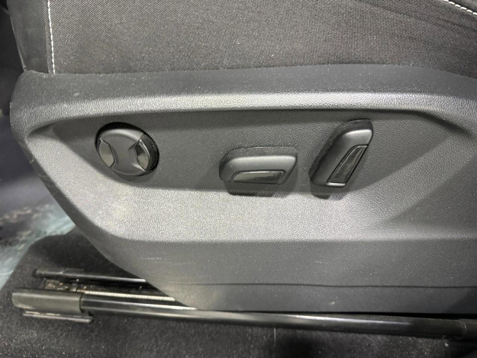 Used 2024 Volkswagen Atlas SE image 30