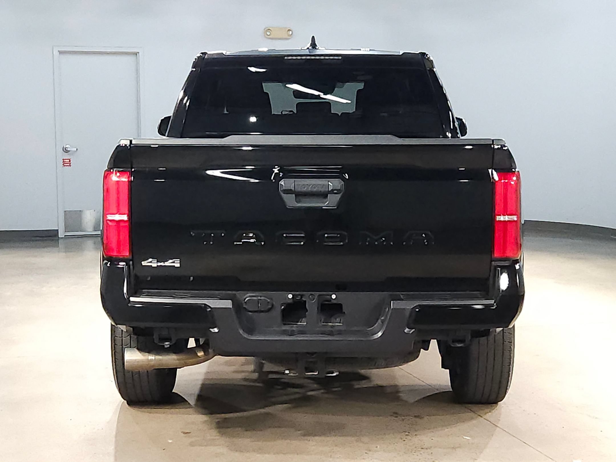 Used 2025 Toyota Tacoma SR5 AWD/4WD image 6