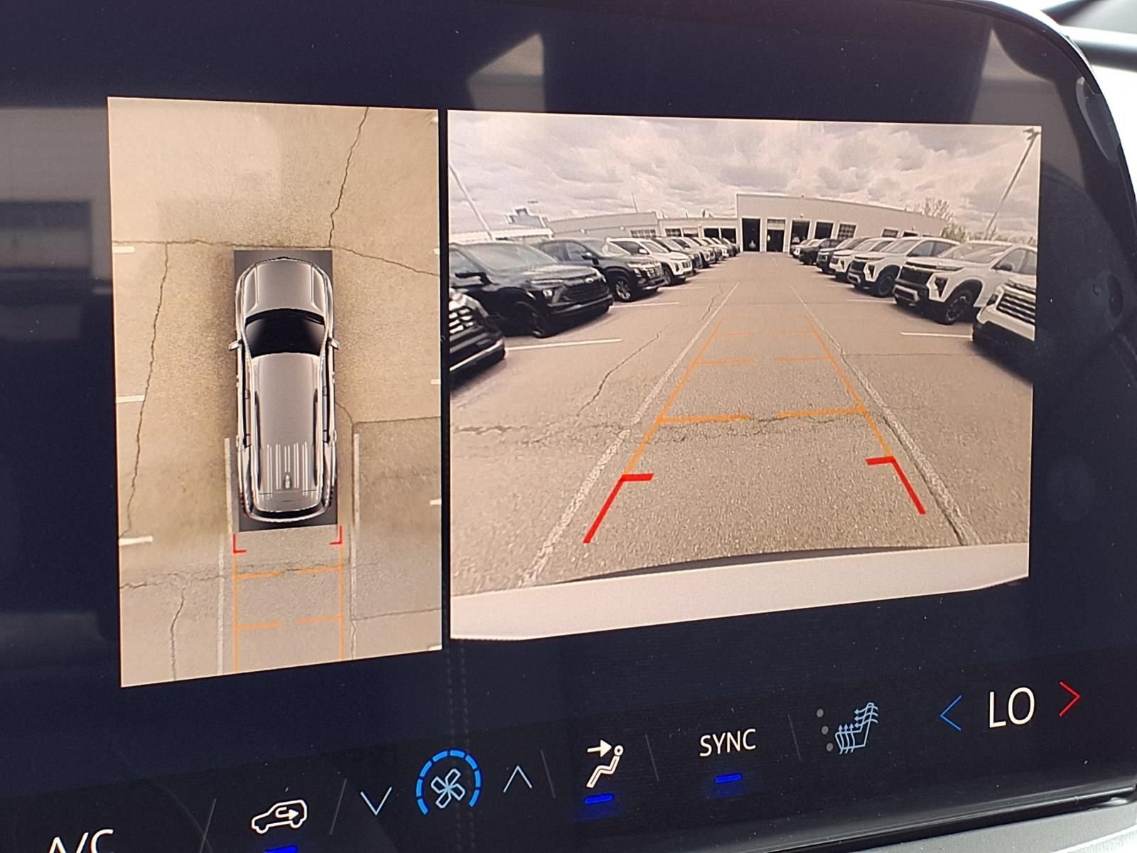 New 2026 Chevrolet Traverse LT w/ Driver Confidence Package FWD image 15
