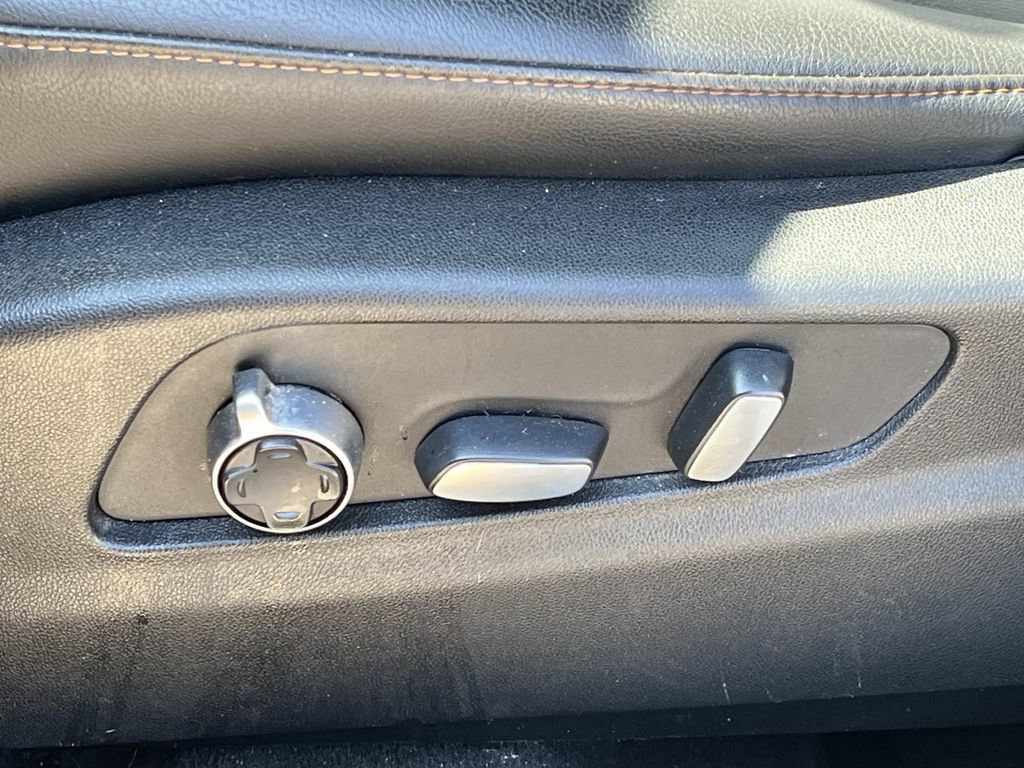 Used 2020 Cadillac XT4 Sport w/ Cold Weather Package FWD image 32