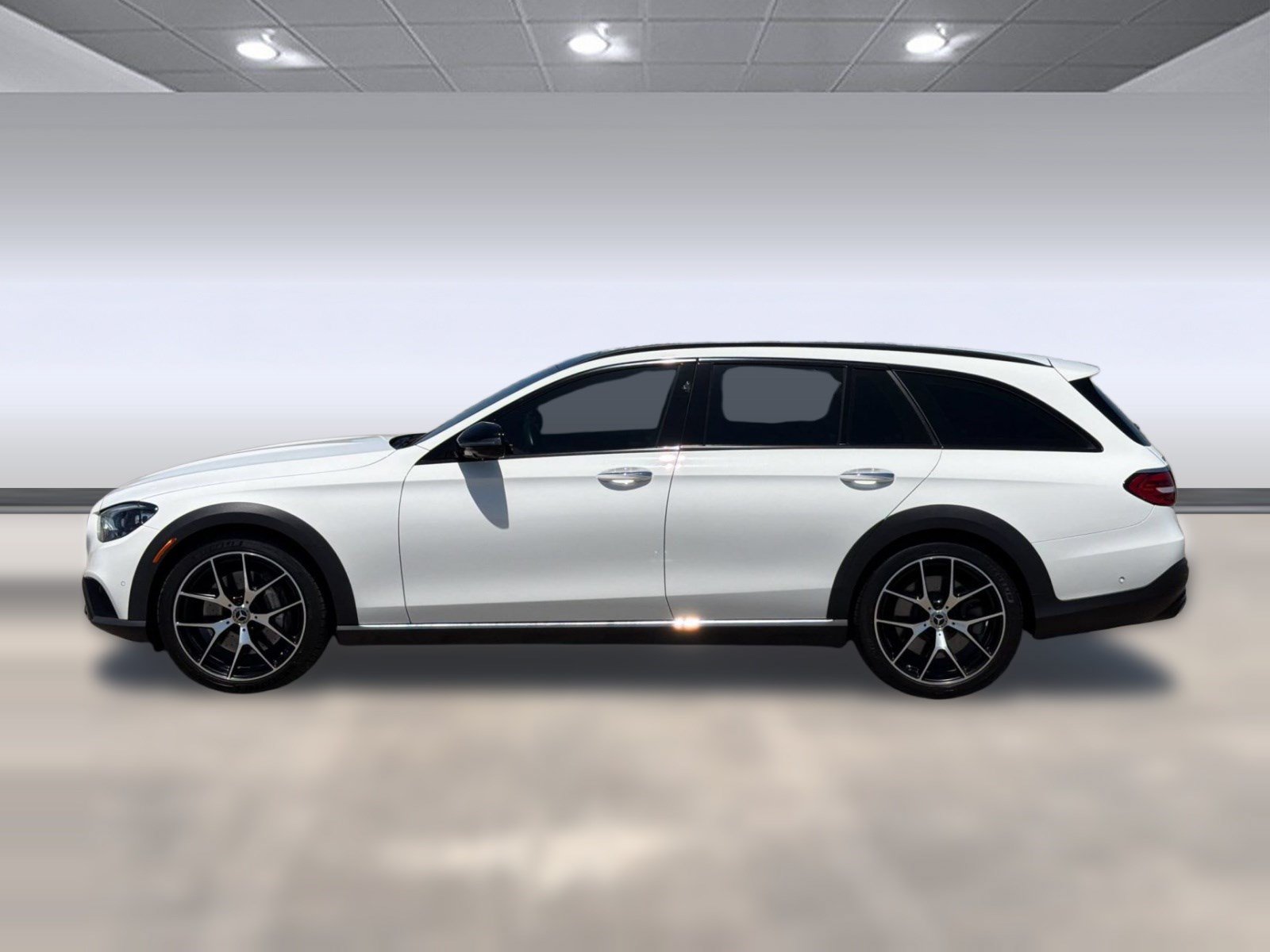 Used 2023 Mercedes-Benz E 450 4MATIC All-Terrain Wagon image 2
