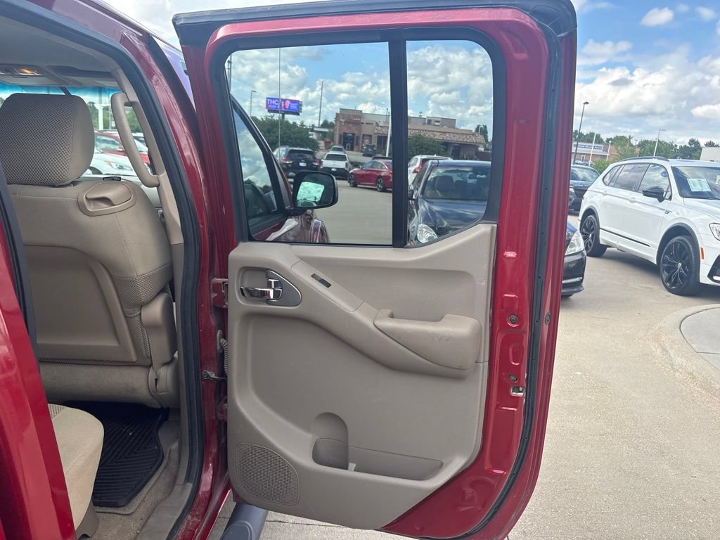 Used 2011 Nissan Frontier SV AWD/4WD image 23
