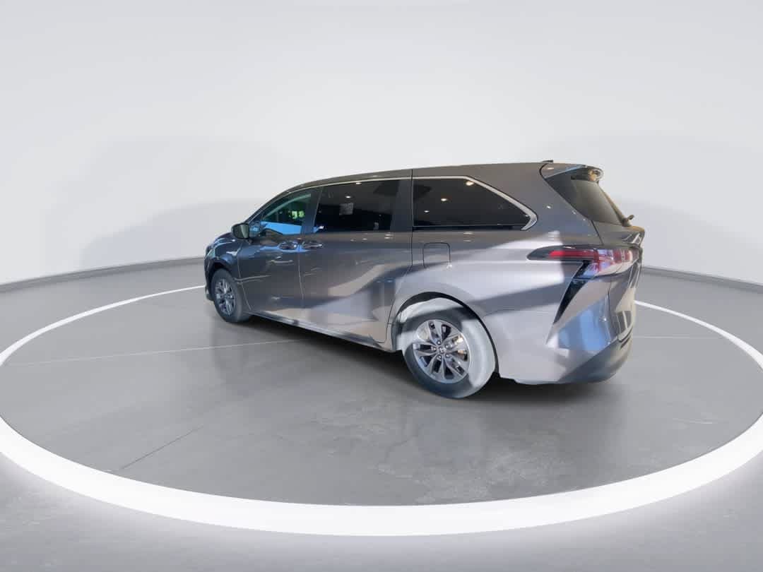 Certified 2024 Toyota Sienna LE FWD image 6