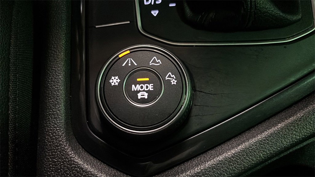 Used 2020 Volkswagen Tiguan SEL Premium R-Line image 31