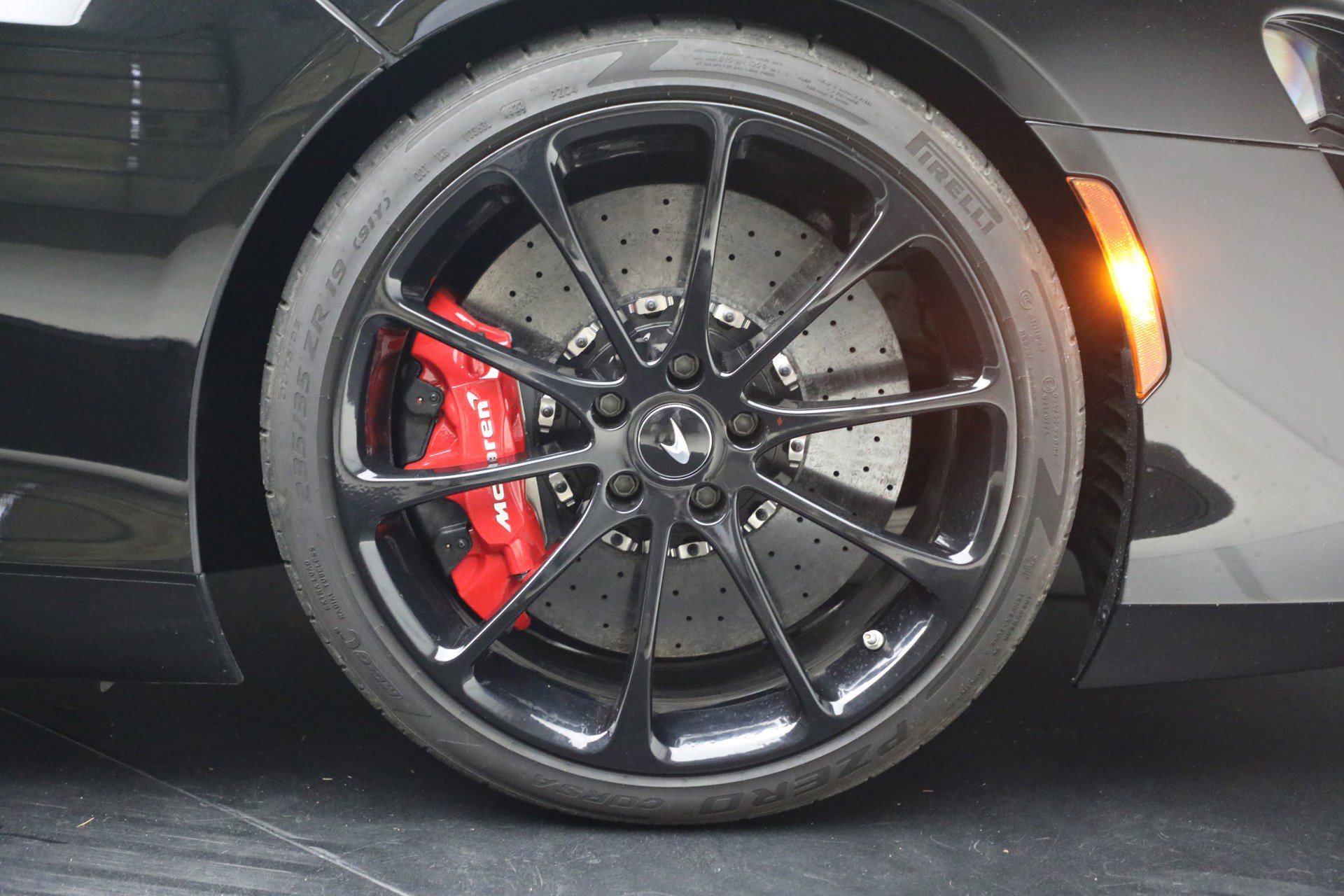 Used 2024 McLaren Artura RWD image 38