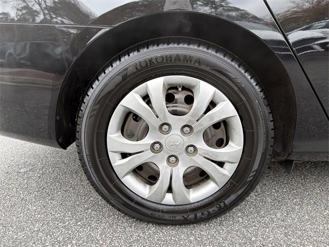 Used 2010 Hyundai Elantra GLS image 17