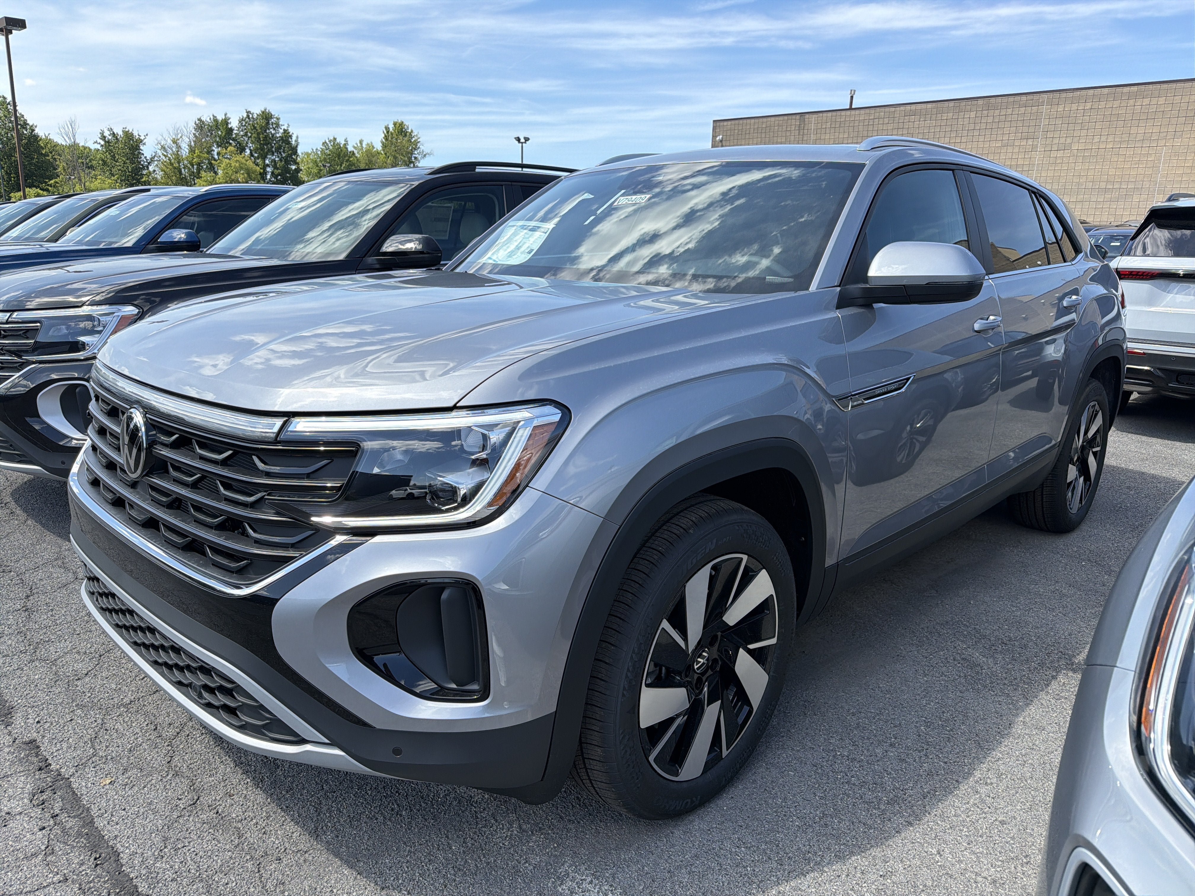 New 2026 Volkswagen Atlas Cross Sport SE AWD/4WD image 4