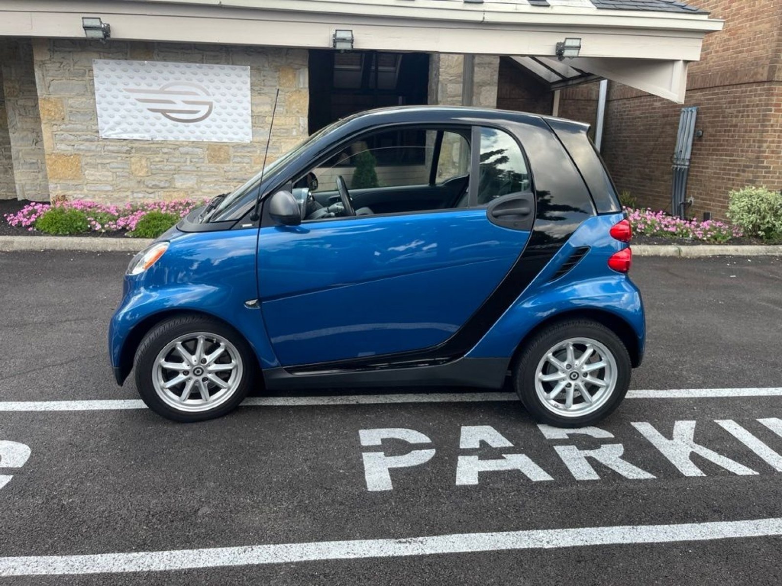 Used 2009 smart fortwo pure RWD image 3