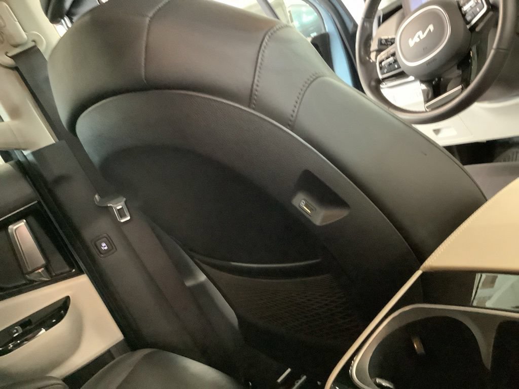 Certified 2023 Kia Carnival SX FWD image 24