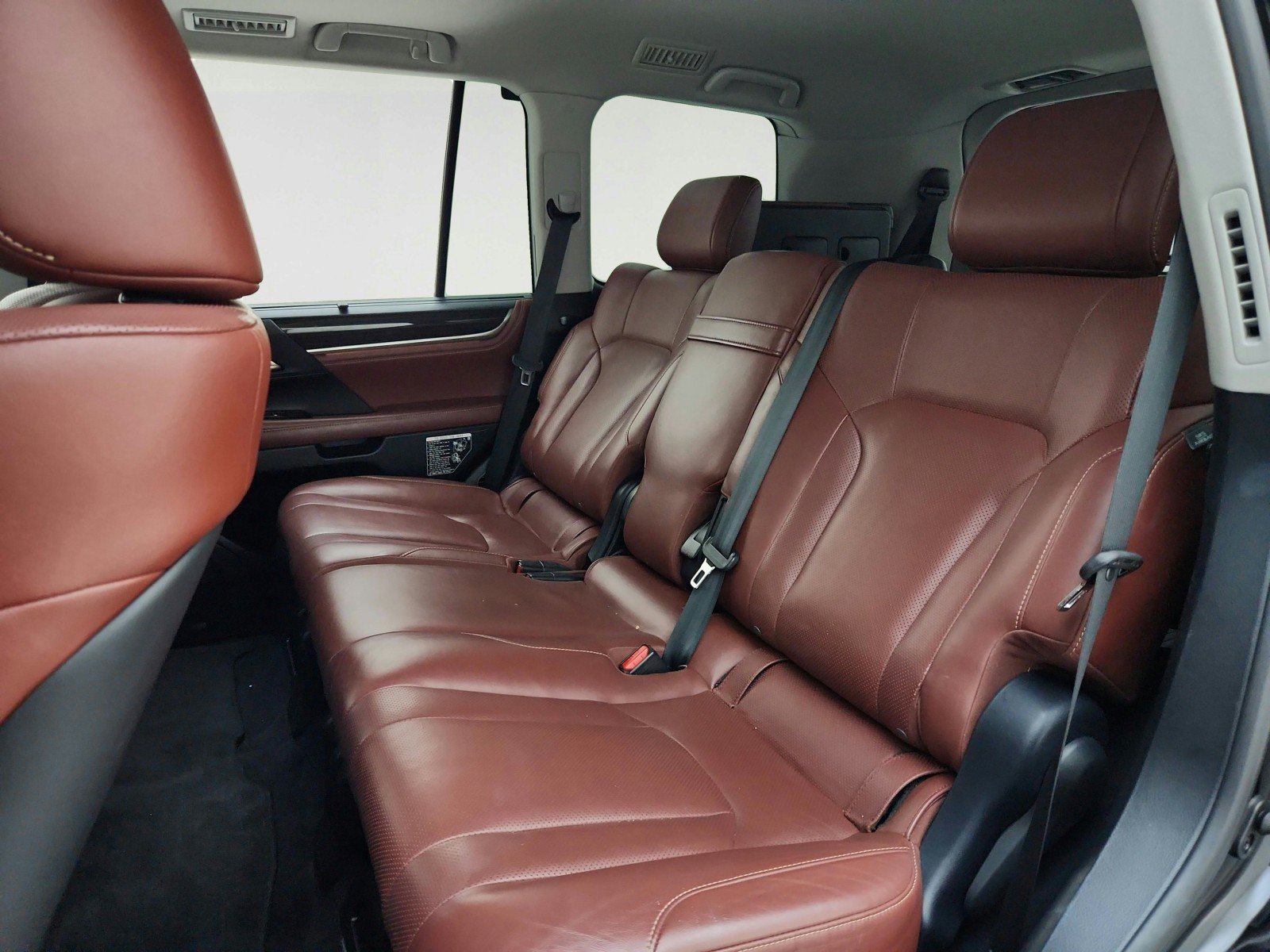 Used 2016 Lexus LX 570 4WD w/ Luxury Package image 26