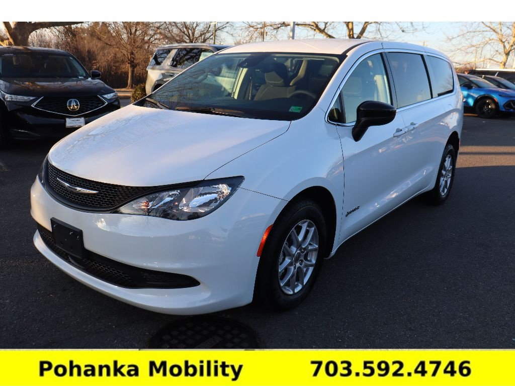 Used 2024 Chrysler Voyager LX FWD image 5