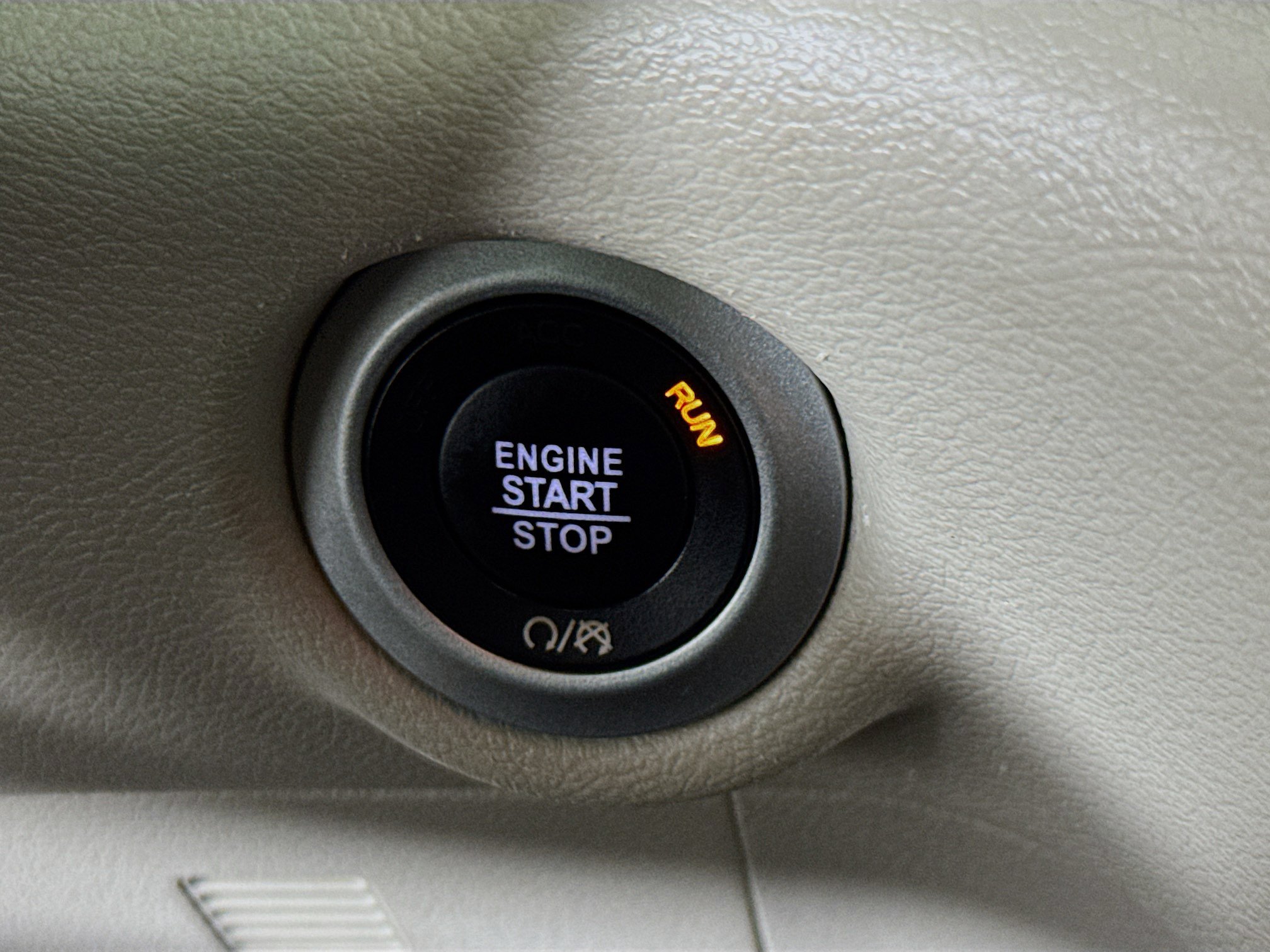 Used 2020 Chrysler Voyager L FWD image 19