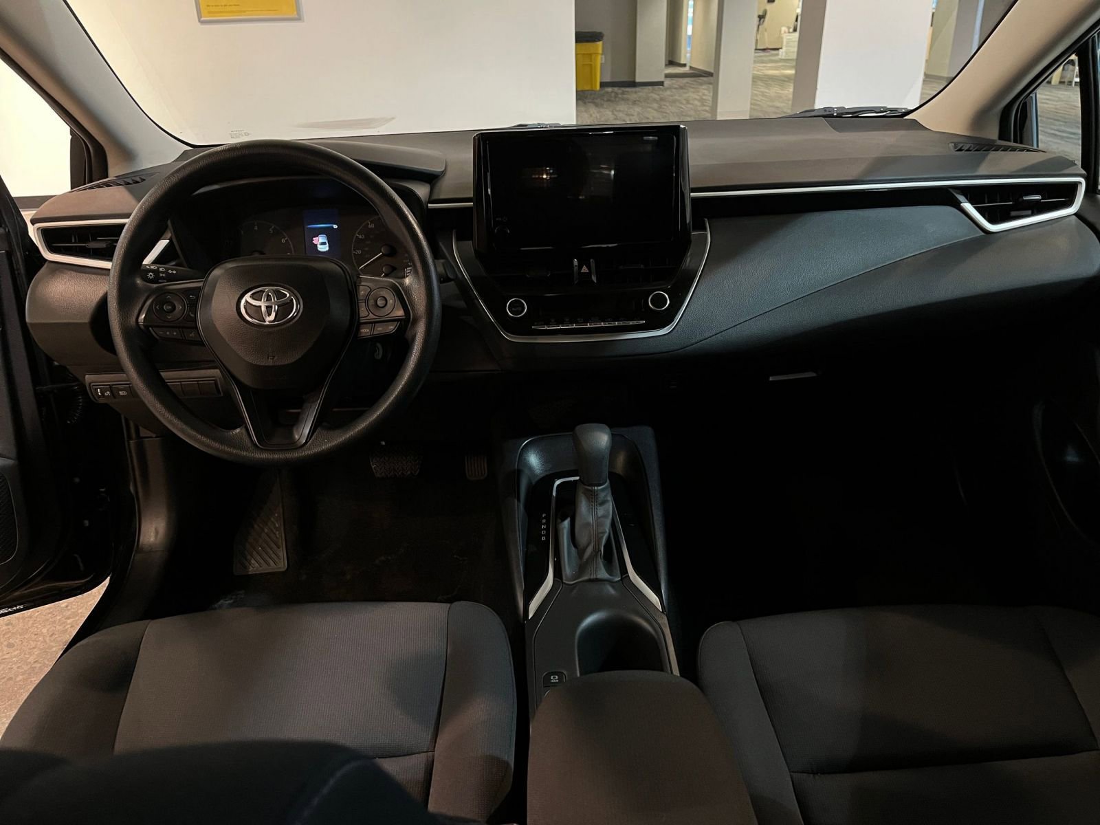 Used 2025 Toyota Corolla LE image 32