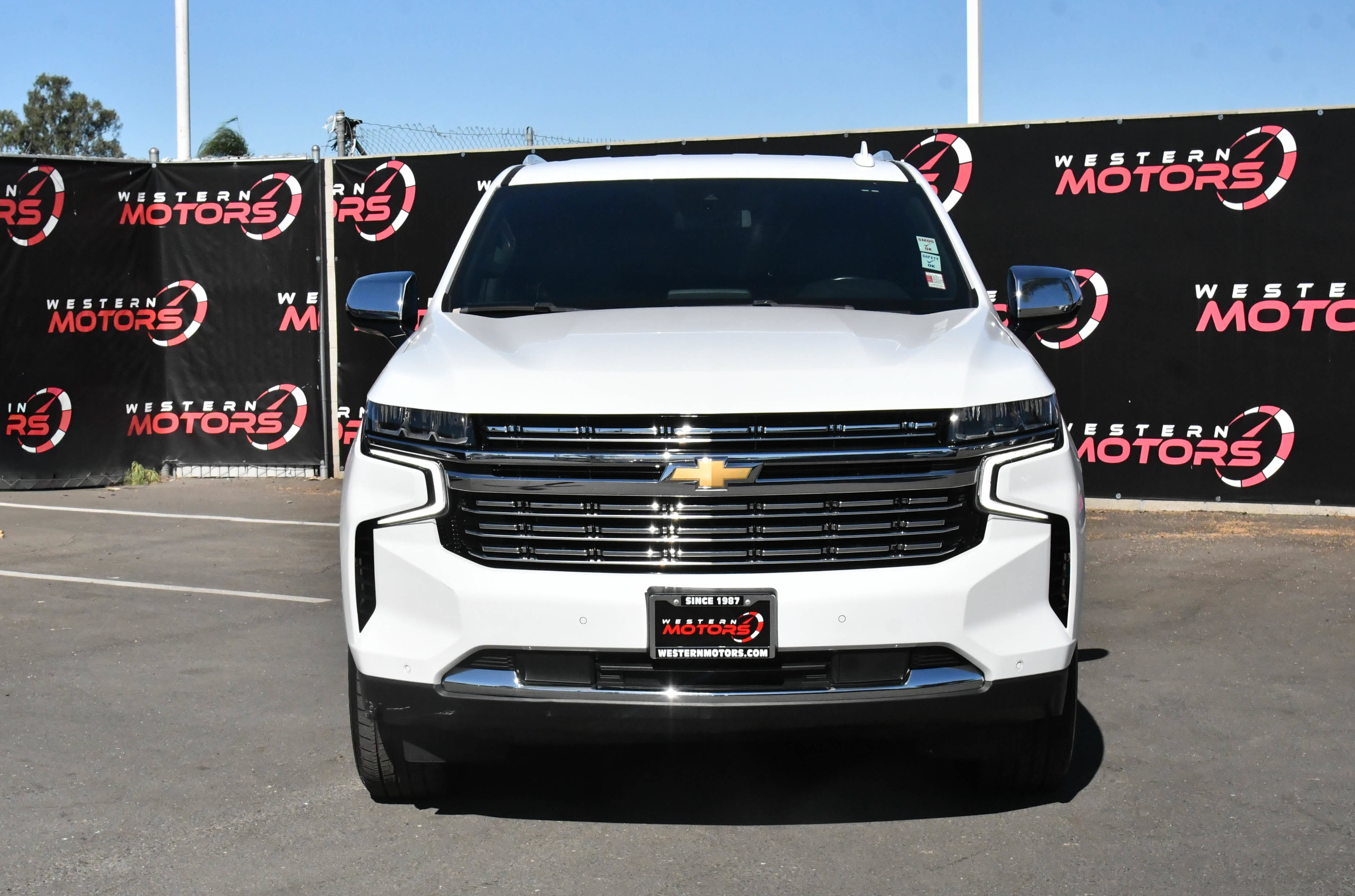 Used 2023 Chevrolet Suburban Premier RWD image 2
