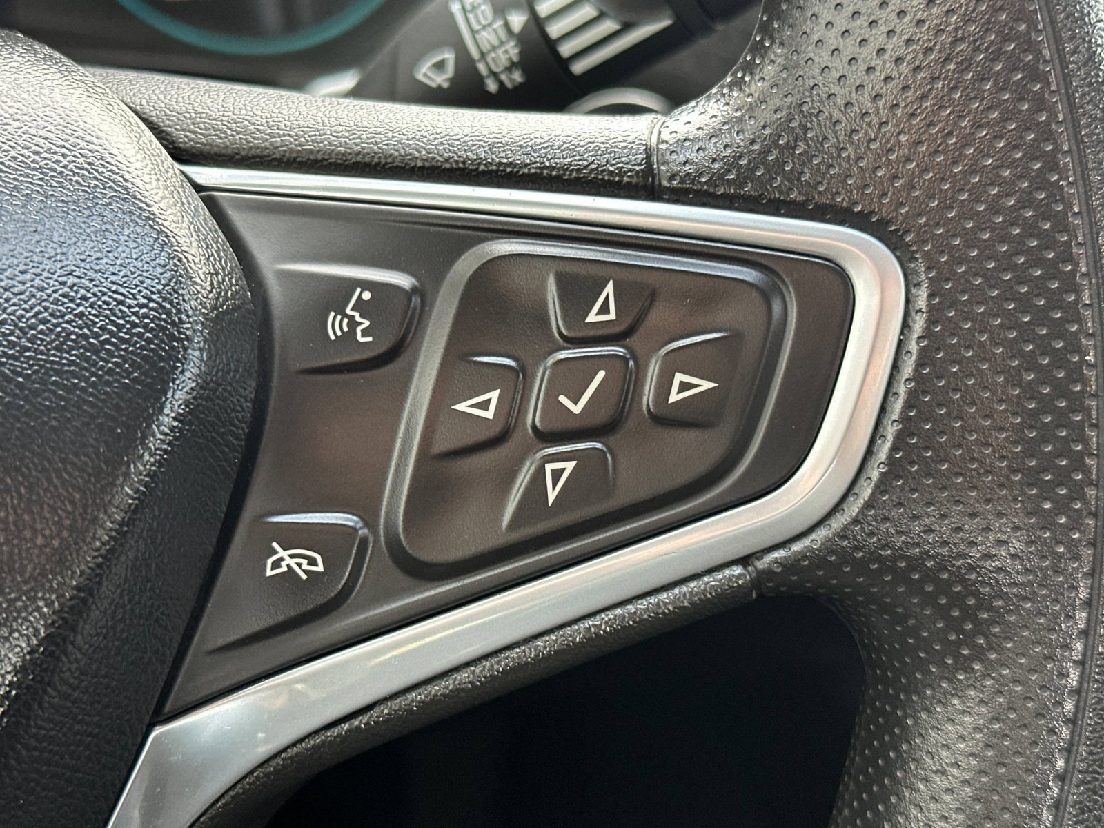 Used 2022 Chevrolet Malibu LT image 27