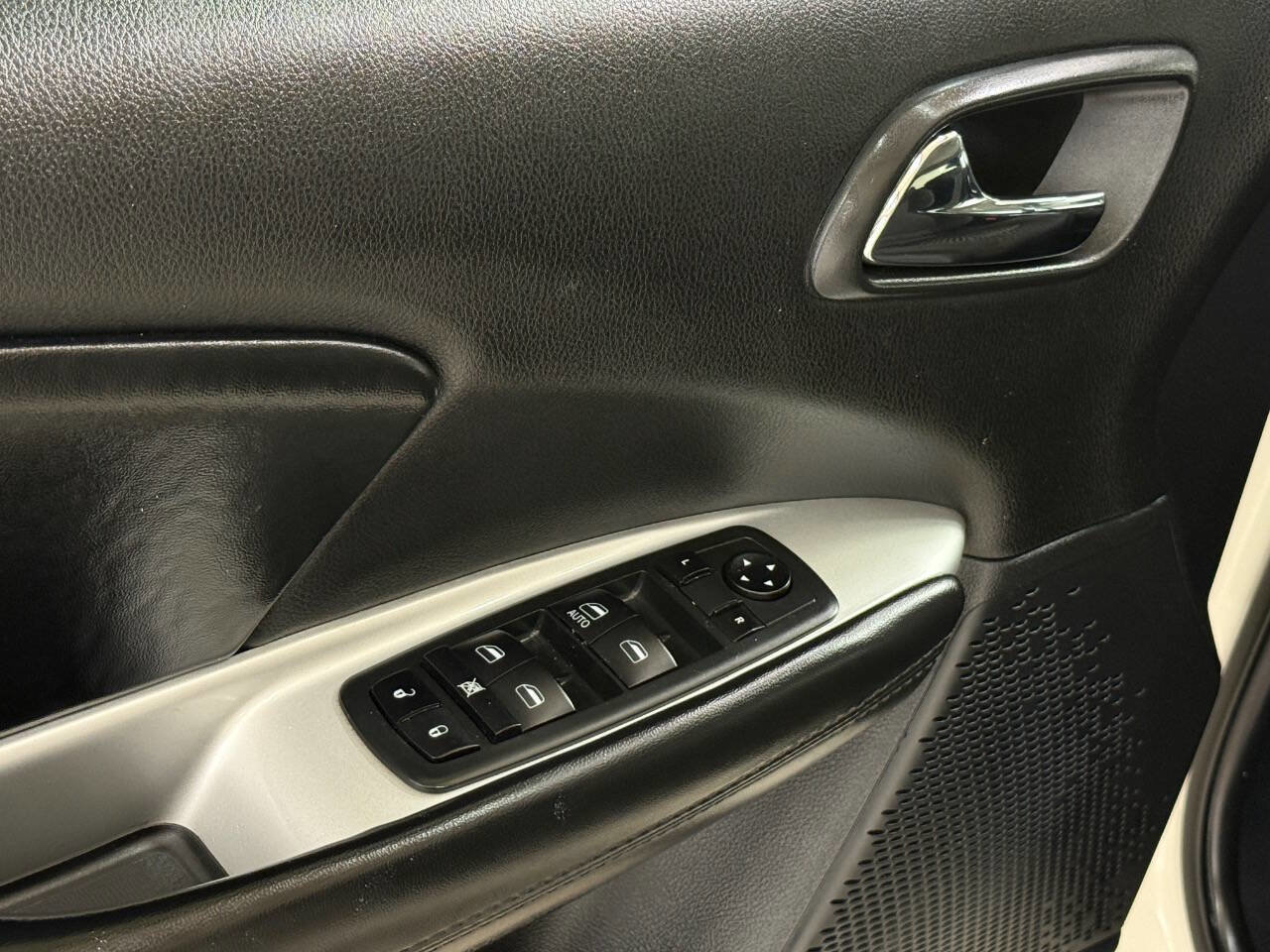 Used 2020 Dodge Journey SE w/ SE Popular Equipment Group FWD image 38