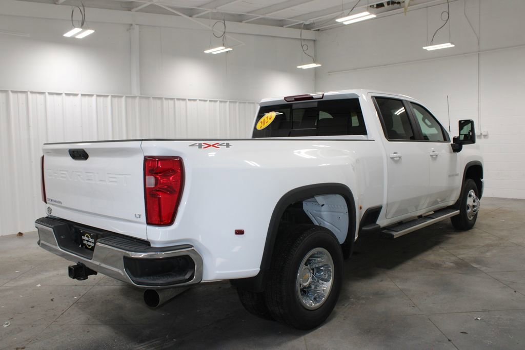 Used 2024 Chevrolet Silverado 3500 LT w/ Convenience Package image 9