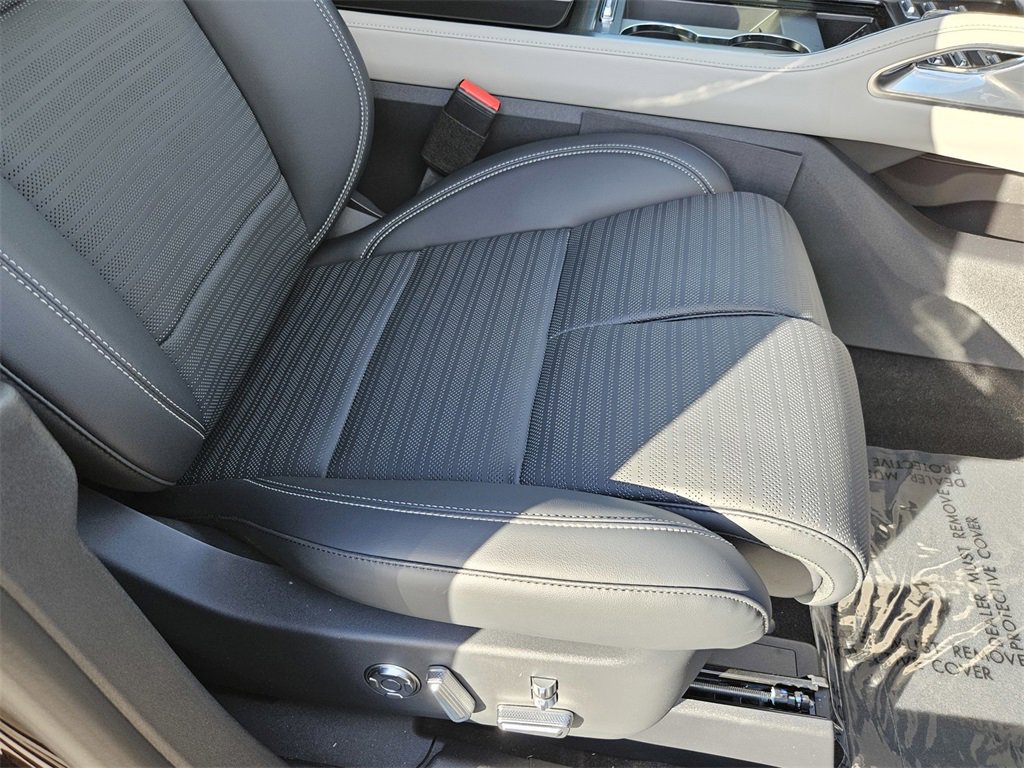 Used 2025 Lincoln Nautilus Reserve image 40